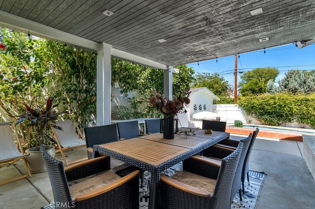 6954 Woodlake Avenue, West Hills, CA 91307
