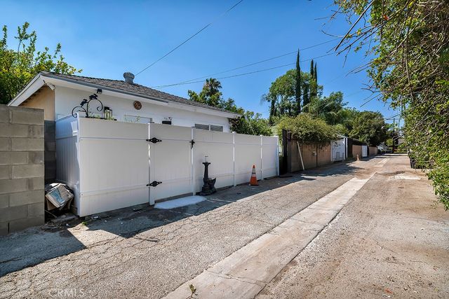 6954 Woodlake Avenue, West Hills, CA 91307