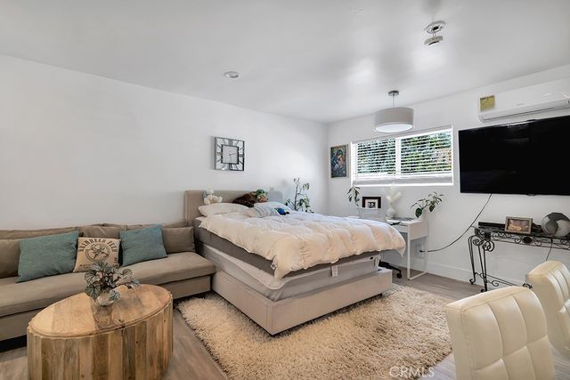 6954 Woodlake Avenue, West Hills, CA 91307