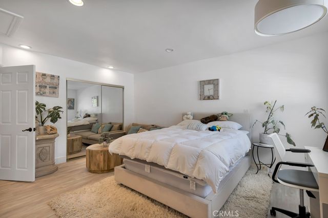 6954 Woodlake Avenue, West Hills, CA 91307