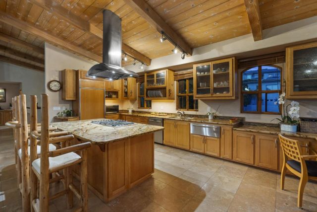 5832 La Jolla Corona Dr, La Jolla, CA 92037