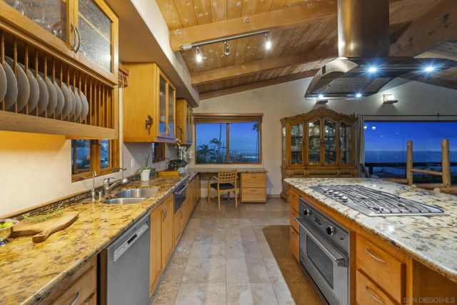 5832 La Jolla Corona Dr, La Jolla, CA 92037