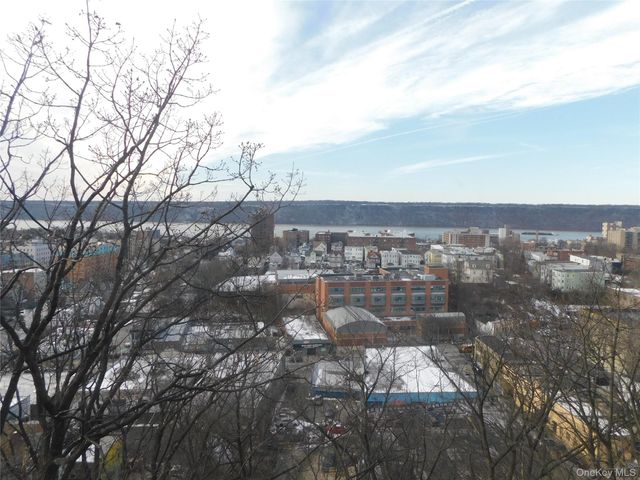 47 Alta Avenue 2F, Yonkers, NY 10705