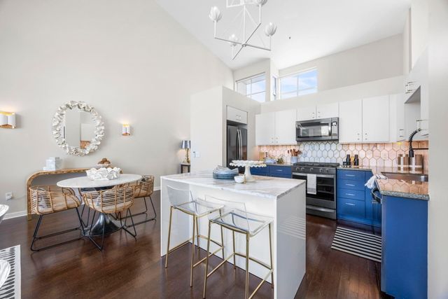 1007 41st St 334, Oakland, CA 94608