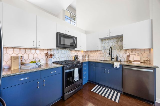 1007 41st St 334, Oakland, CA 94608