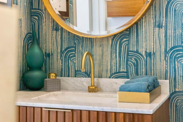 1007 41st St 334, Oakland, CA 94608