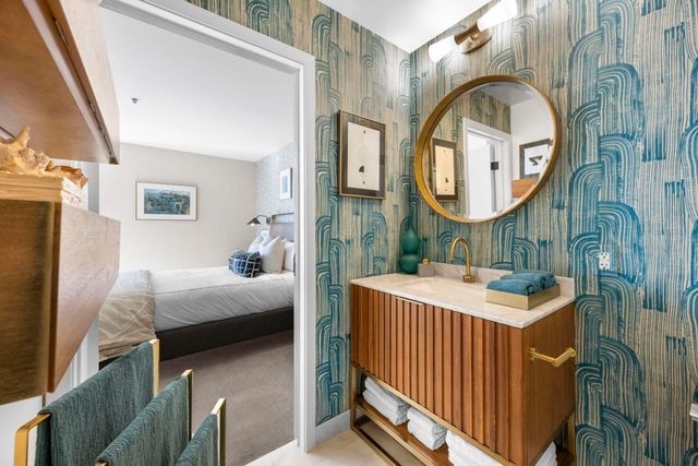 1007 41st St 334, Oakland, CA 94608