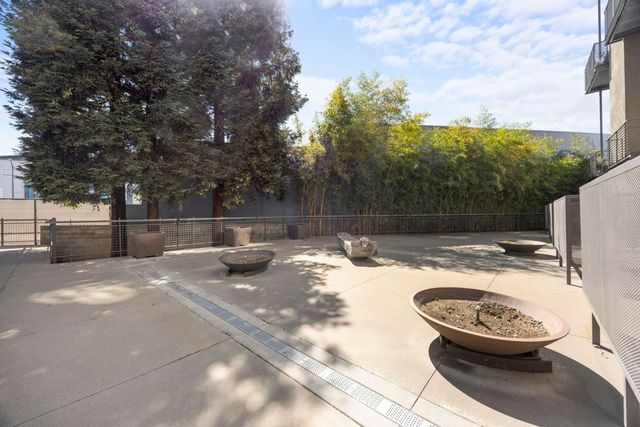 1007 41st St 334, Oakland, CA 94608