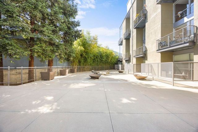 1007 41st St 334, Oakland, CA 94608