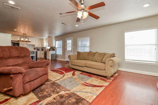 835 Tropicana Boulevard, East Bernard, TX 77435