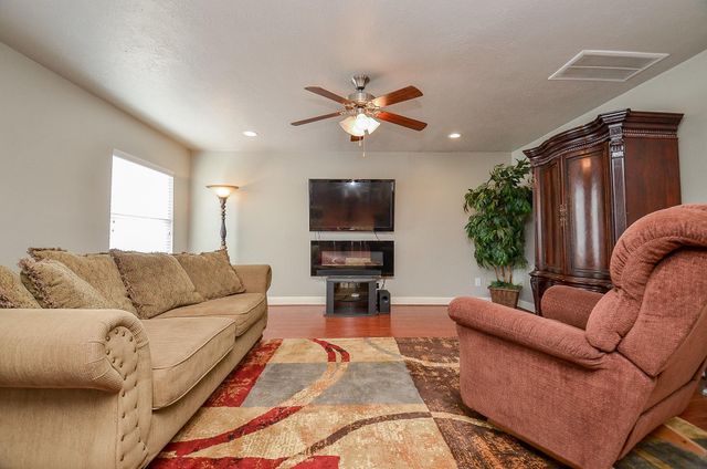 835 Tropicana Boulevard, East Bernard, TX 77435