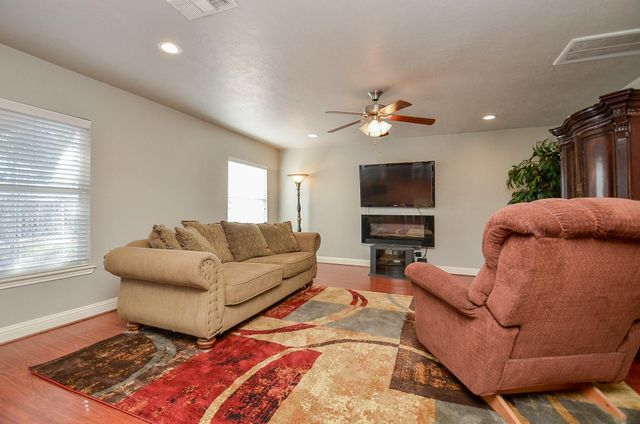 835 Tropicana Boulevard, East Bernard, TX 77435