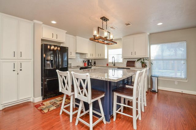 835 Tropicana Boulevard, East Bernard, TX 77435