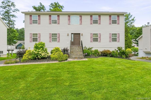 5 Marie Court, Poughkeepsie, NY 12601
