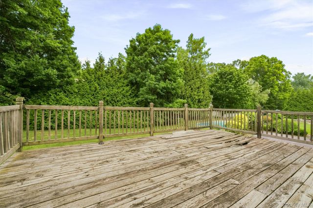 5 Marie Court, Poughkeepsie, NY 12601