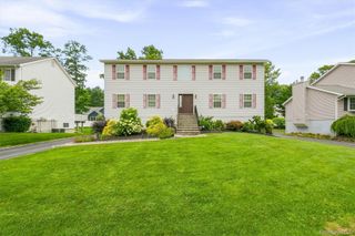 5 Marie Court, Poughkeepsie, NY 12601
