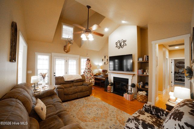 83 Barrow Drive, Whiteville, NC 28472