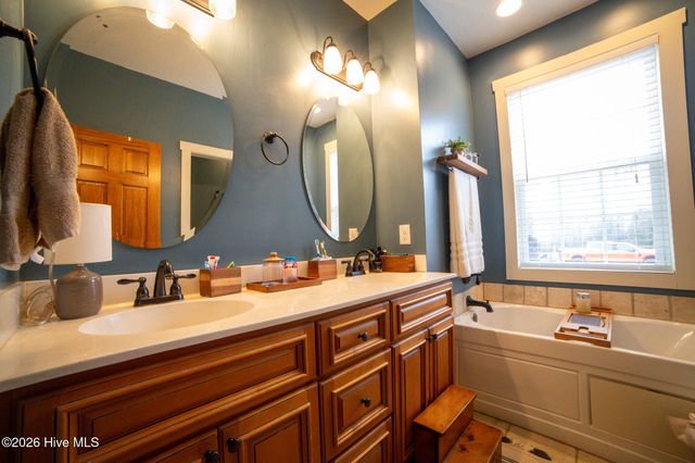 83 Barrow Drive, Whiteville, NC 28472