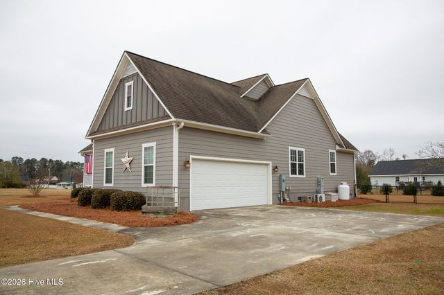 83 Barrow Drive, Whiteville, NC 28472