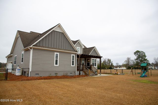 83 Barrow Drive, Whiteville, NC 28472