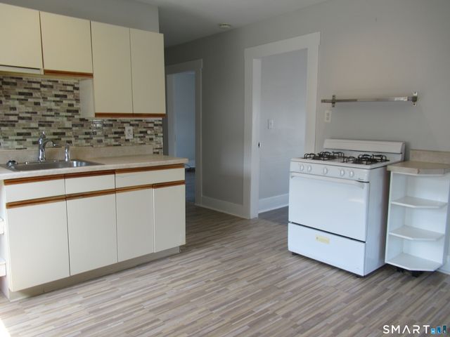 81 Jetland Street 3, Bridgeport, CT 06605