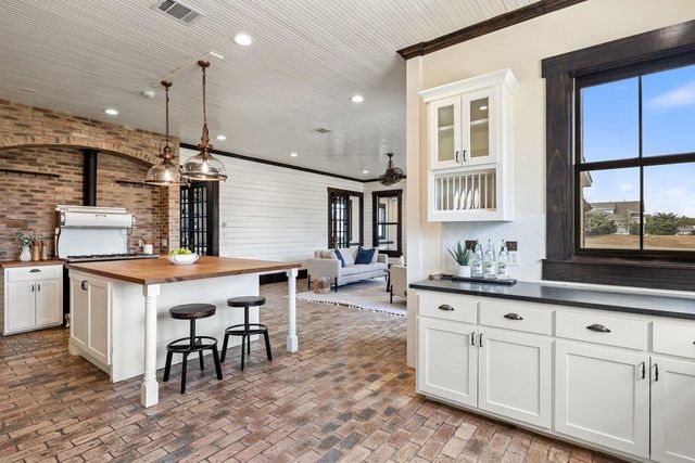 167 Vincas Shadow CT, Driftwood, TX 78619