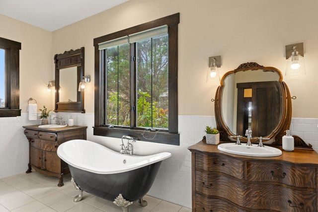 167 Vincas Shadow CT, Driftwood, TX 78619