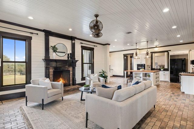 167 Vincas Shadow CT, Driftwood, TX 78619