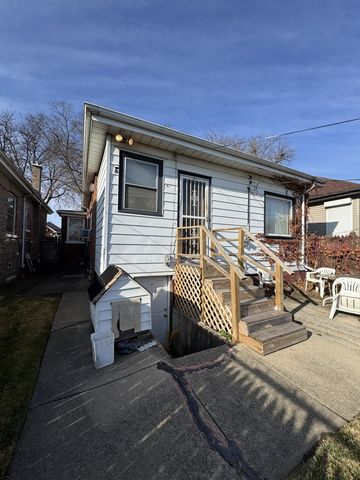 8239 S Ridgeland Avenue, Chicago, IL 60617