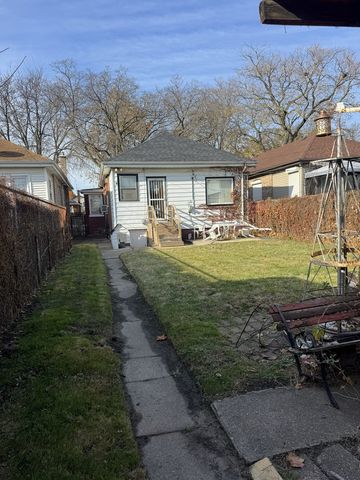 8239 S Ridgeland Avenue, Chicago, IL 60617