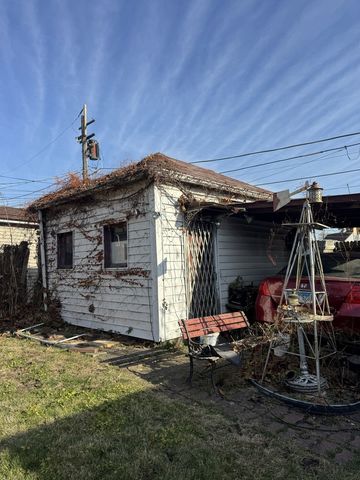 8239 S Ridgeland Avenue, Chicago, IL 60617