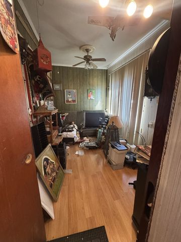 8239 S Ridgeland Avenue, Chicago, IL 60617