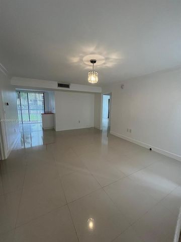 8025 SW 107th Ave 118, Miami, FL 33173
