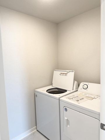 N161W21960 Daisy DRIVE, Jackson, WI 53037