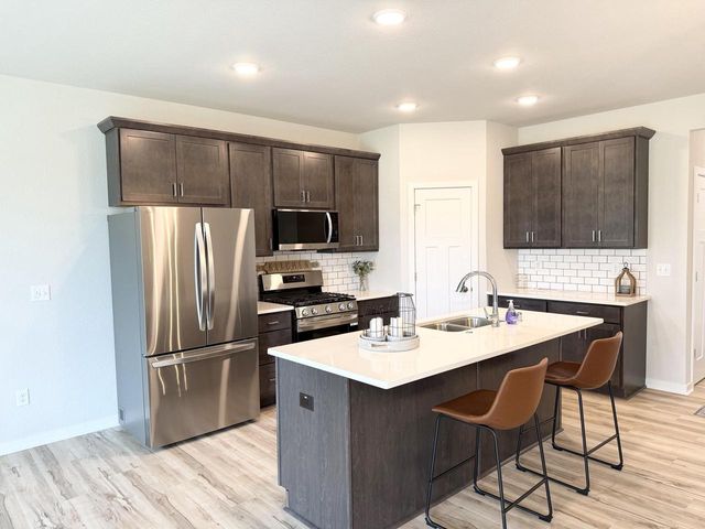 N161W21960 Daisy DRIVE, Jackson, WI 53037