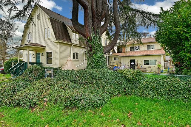 604 NW 4th Street, Grants Pass, OR 97526