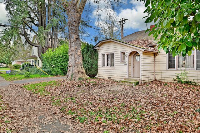 604 NW 4th Street, Grants Pass, OR 97526