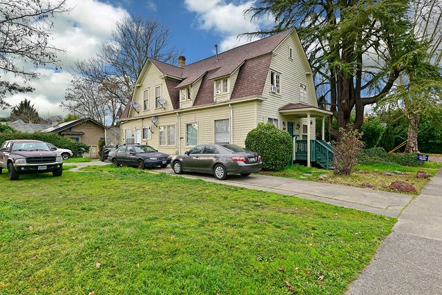 604 NW 4th Street, Grants Pass, OR 97526