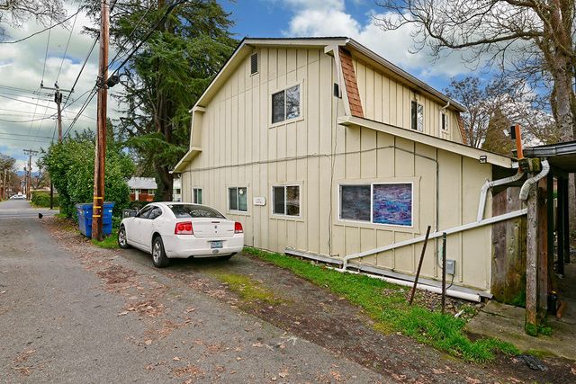 604 NW 4th Street, Grants Pass, OR 97526