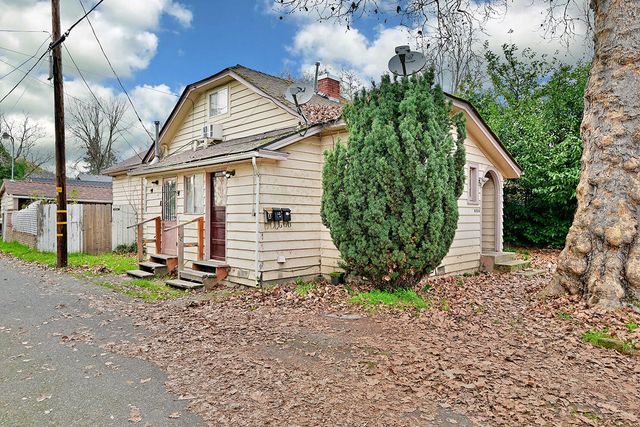 604 NW 4th Street, Grants Pass, OR 97526