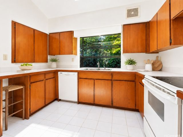 1593 Kalaniuka Circle 84, Honolulu, HI 96821