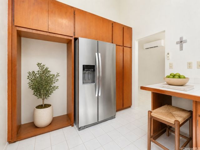 1593 Kalaniuka Circle 84, Honolulu, HI 96821