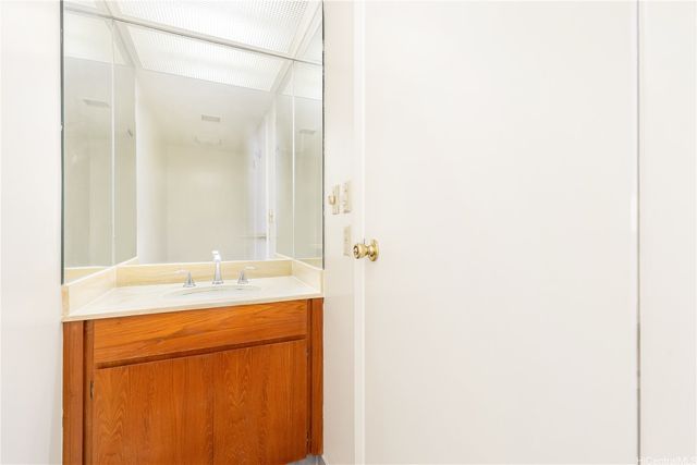 1593 Kalaniuka Circle 84, Honolulu, HI 96821