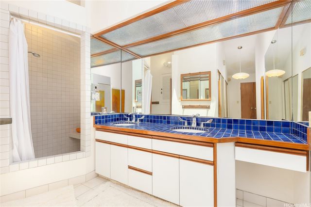 1593 Kalaniuka Circle 84, Honolulu, HI 96821