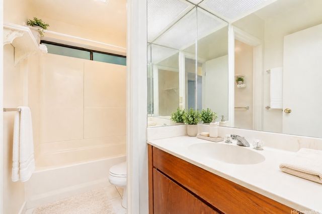 1593 Kalaniuka Circle 84, Honolulu, HI 96821