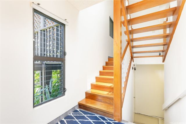 1593 Kalaniuka Circle 84, Honolulu, HI 96821