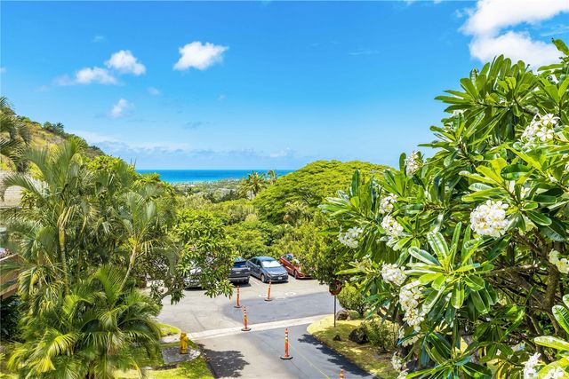 1593 Kalaniuka Circle 84, Honolulu, HI 96821
