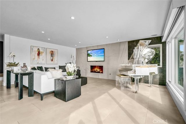 16412 Ardsley Circle, Huntington Beach, CA 92649