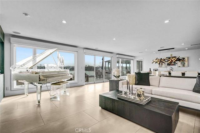 16412 Ardsley Circle, Huntington Beach, CA 92649