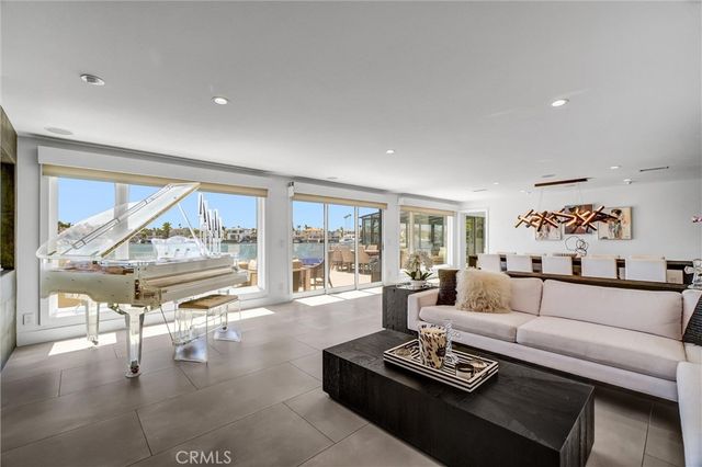 16412 Ardsley Circle, Huntington Beach, CA 92649
